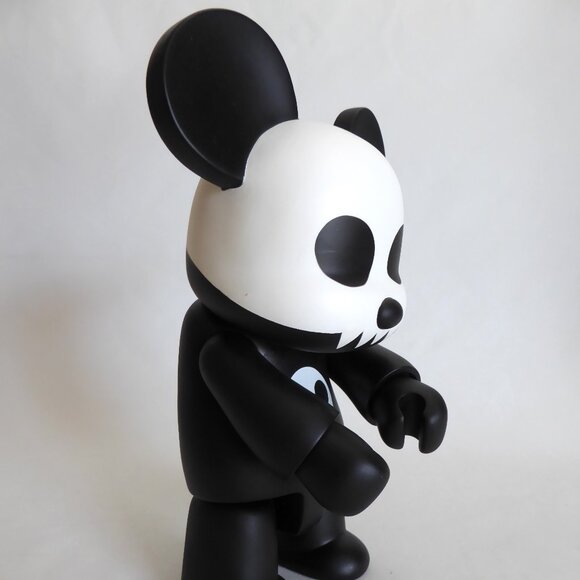 2003 Toy2r 9” QEE PANDA BEAR SKULL DESIGNER VINYL FIGURE (PRE-OWNED) - Picture 2 of 11